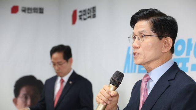 김문수, 보수 유튜버와 생방 “이재명보다 청렴…일자리 성과도 우위”