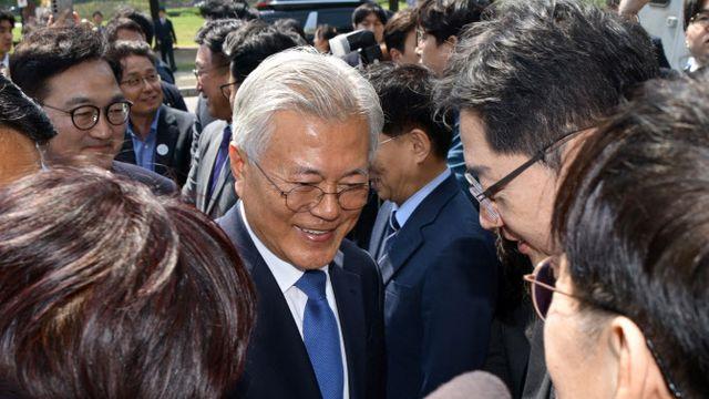 檢, 문재인 ‘뇌물죄’ 기소에…민주 대선 후보 ‘검찰개혁론’ 띄워