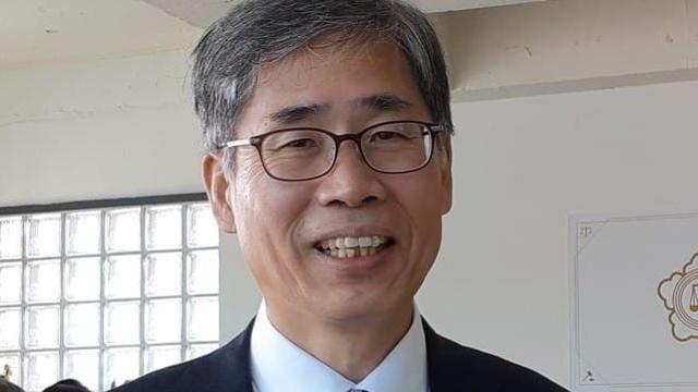 [속보] ‘윤석열 멘토’ 신평 