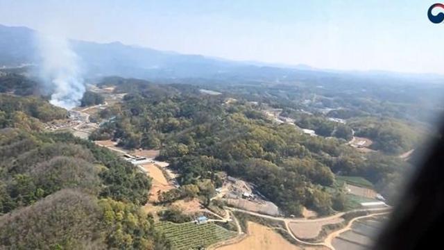 경북 봉화군 산불 30여분 만에 진화…헬기 4대 투입