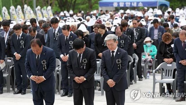 '우순경 사건' 위령제 참석 경남경찰청장 