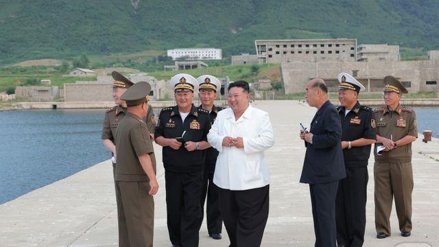 김정은, 조기대선 앞두고… 북한 5000톤 구축함 진수 