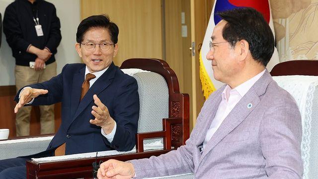김문수, 유정복 인천시장과 회동…지지 호소