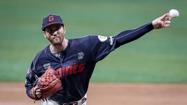 롯데, 선발 타자 전원 안타 17개 폭발…키움 완파하고 4위 유지