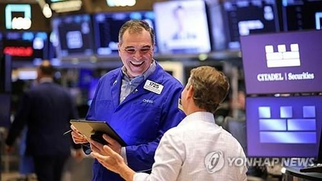 [2보] 뉴욕증시 '트럼프 100일' 강세 마감…다우 0.8%↑