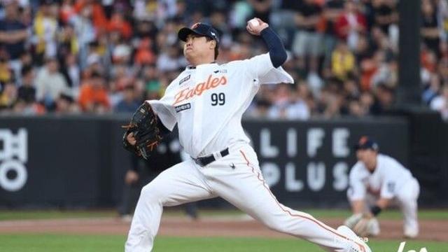 류현진 호투... 프로야구 한화, 선두 LG 꺾고 4연승 질주