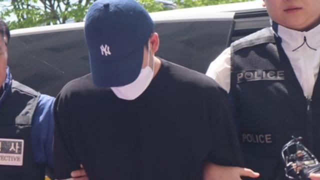 '청주 흉기 난동' 고교생, 법원 출석하며 연신 사과… 