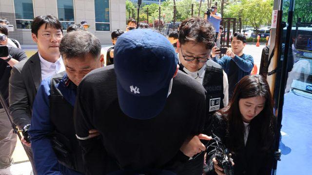 “죄송합니다” 고개 ‘푹’…흉기 난동 17살 고교생 영장심사