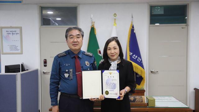 학생 등교지도 중 실종된 치매 어르신 신고한 교장선생님