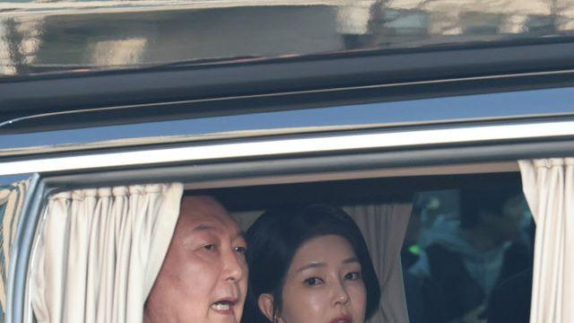 尹 파면 직후 아이폰 개통한 김건희…압수물 분석 난항 예상