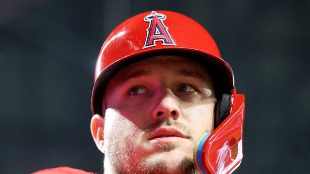 설마 또 유리몸? 6090억원 몸값에 1할대 타율도 너무한데 무릎 통증 교체