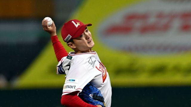 SSG 김건우, 연장 11회초 욕설 논란…“주장 김광현과 함께 사과 뜻 전해”