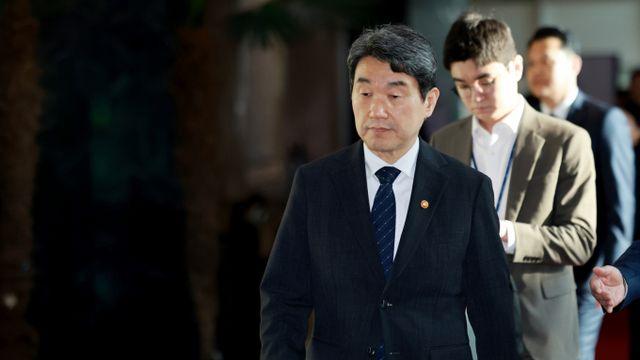 이주호 권한대행 첫 출근 