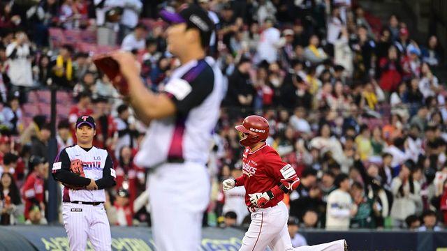 [속보] 이게 KBO 통산 홈런 1위다! 최정, 복귀 첫 타석부터 홈런 '쾅'→역대 2번째 통산 4200루타 [잠실 라이브]