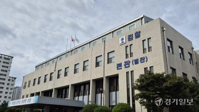검찰, 15년간 해외 도피한 기업사냥꾼 '직구속 기소'