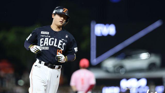 KIA와 트레이드 재평가?…'5G OPS 1.655 대폭발' 이진영, 뜨거운 한화에서 가장 뜨거운 타자 [광주 현장]