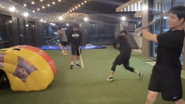 호텔 옥상에서 특타, 1달간 1700km 이동했는데…NC파크, 기약 없는 구장 폐쇄라니