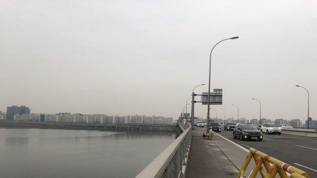한밤중 대교 중앙분리대서 헤매던 60대 일본인 관광객 무사 구조