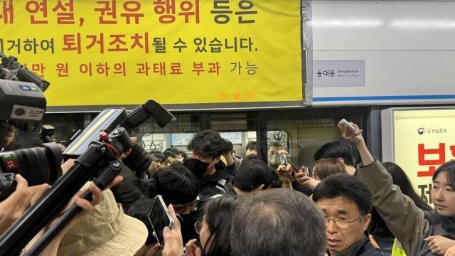 탈시설 농성 전장연 활동가 2명, 5일 구속 영장심사