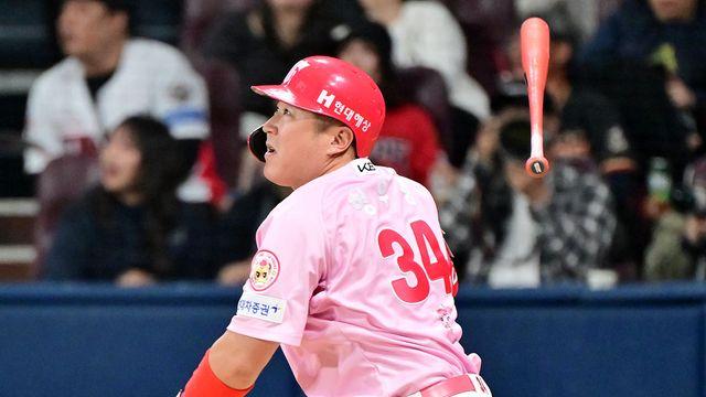 '3점포 쾅' 최형우, 개인 통산 400홈런 달성...KBO리그 역대 4번째 [고척 라이브]