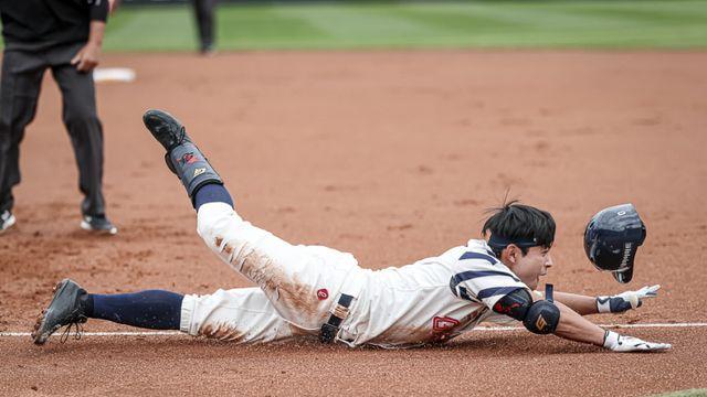 전민재 이어 황성빈도 이탈 우려...엎친 데 덮치는 롯데→올 시즌 첫 번째 분수령 [IS 포커스]