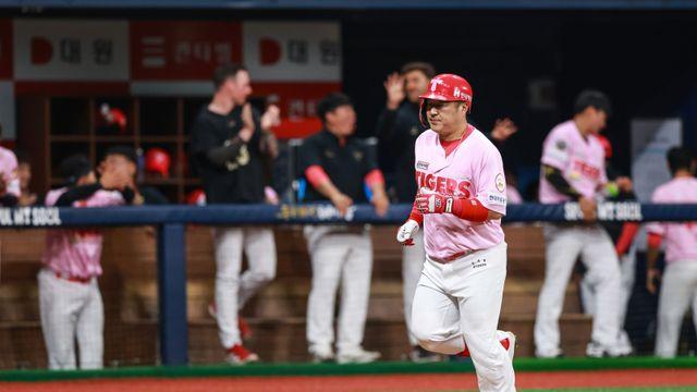 역대 최고령 400홈런...담담했던 최형우 