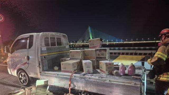 한강대교 운전중 불붙은 트럭 발견…화재 진압한 김정현 소방교