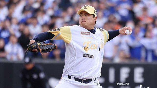 '못말리는' 한화, 시즌 두 번째 8연승...류현진, 원태인에 판정승