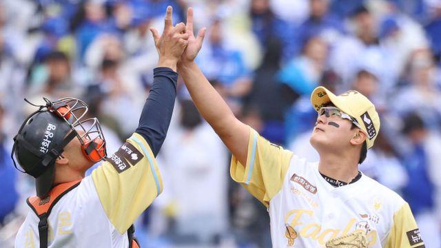 한화, 작년엔 꼭대기서 추락했는데…26일 만에 ‘10위→1위’ 반전 드라마! 그래서 더 특별한 '공동 선두 등극' [대전 현장]