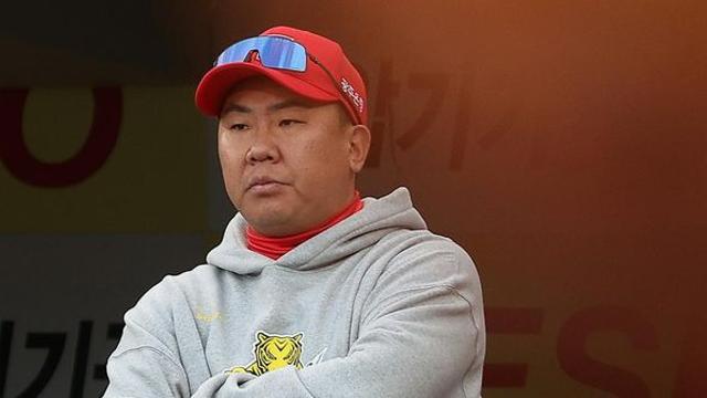 이범호 감독 분노… 불문율 어긴 '무관심 도루'에 결국 입 열었다