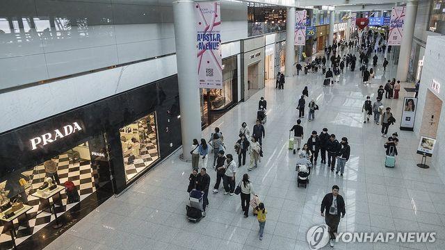 최악 국면 지났나…면세업계, 올해 '실적개선' 기대감