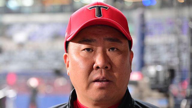 이범호 감독 분노 표출, 선수 아닌 코치 때문이었다...