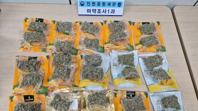 건망고 열어보니 대마초가?… 태국 국적 2명 구속 송치