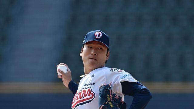 부상 이후 첫 불펜피칭 들어간 곽빈…이승엽 두산 감독 “100% 완치, 몸 이상 없었다”