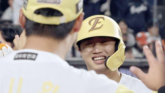 '고공비행 독수리' 한화, 20년 만에 9연승...LG 제치고 단독 선두