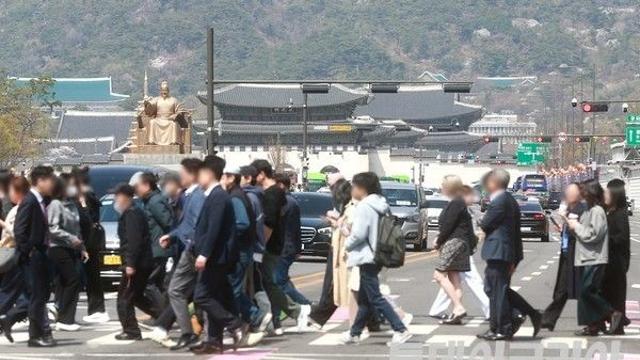국민 절반 ‘장기적 울분 상태’···“경쟁·성과 강조 영향”