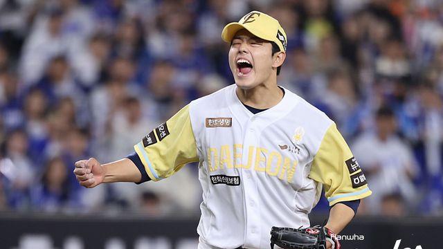 한화 완전 미쳤다! '단독 1위+20년 만의 9연승' 한꺼번에 해냈다!…문동주 QS+심우준 싹쓸이 3타점→삼성 10-6 제압 [대전:스코어]
