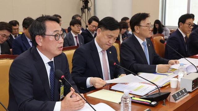 유영상 SKT 대표 “위약금 면제, 가입자 500만 이탈·7조원 손실”
