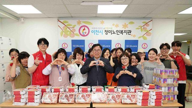 BBQ, 어버이날 맞아 치킨·카네이션 전달