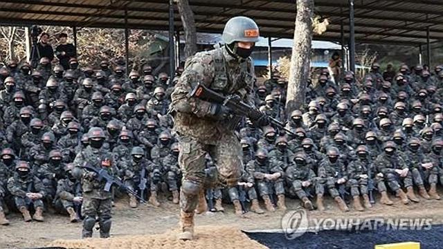 [올드&뉴] 포퓰리즘에 무너지는 군대…국방부시계 다시 돌리려면