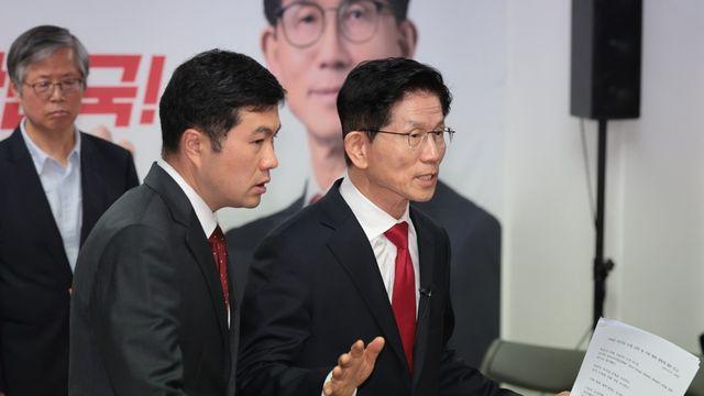 국힘 '단일화 조사' 종료…지도부 '대선후보 교체' 수순밟나(종합)