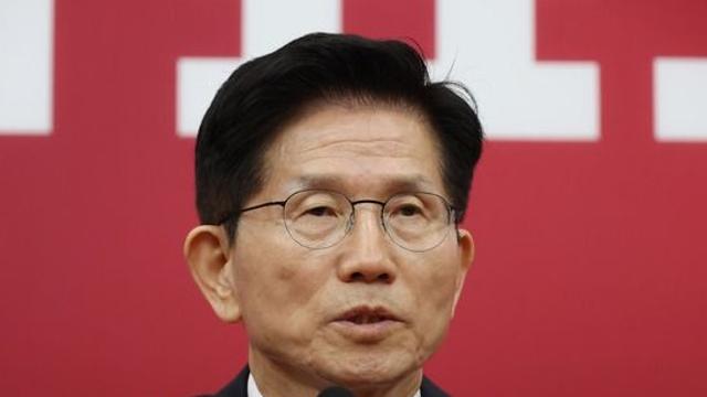 속보 김문수 “불법 후보 교체에 대해 법적·정치적 조치 즉시 착수”