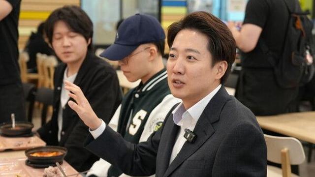 이준석, 대선후보 직접 등록…
