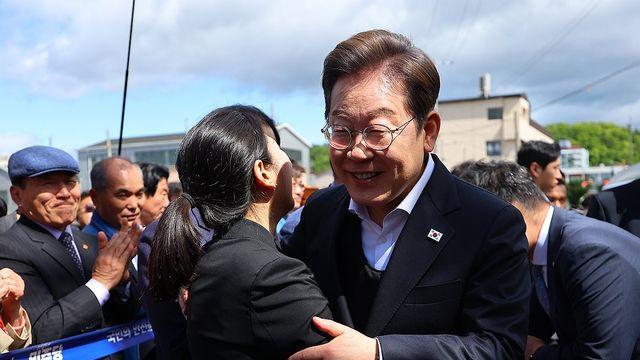 李 