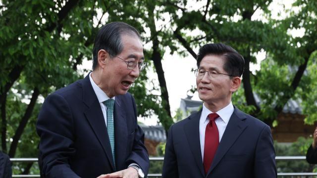 김문수·한덕수, 후보교체 사태 속 단일화 실무협상 재개
