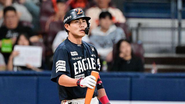 [속보] '사구 여파' 심우준, 2타석 소화하고 교체…