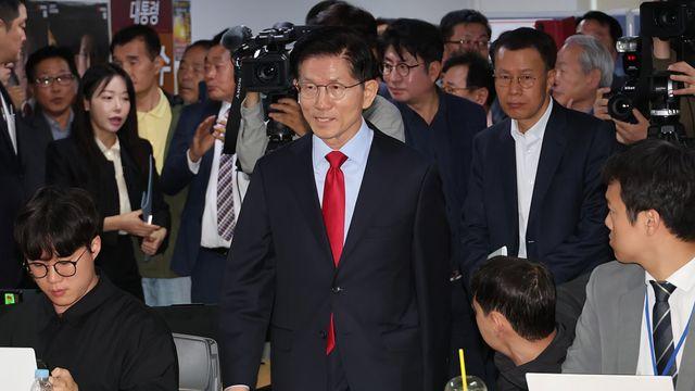 [속보] 김문수 “대통령 후보 선출취소 효력정지 가처분 신청”