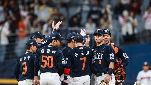 프로야구 한화, 33년 만에 11연승… 삼성은 7연패 수렁