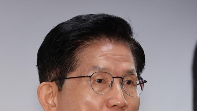 김문수, 후보 교체 두고 법적 대응 돌입…국민의힘 내부서도 