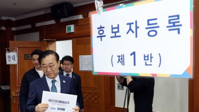 국민의힘, 대선 후보 '김문수→한덕수' 교체… 이재명, 등록 마치고 경남 방문